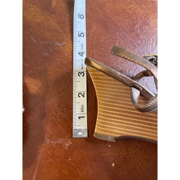 Predictions Brown Gold Wedge Heel Open Toe Sandal Sz 5 - Picture 7 of 7